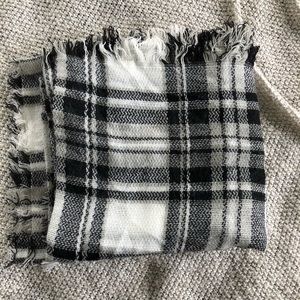 Black & White plaid blanket scarf